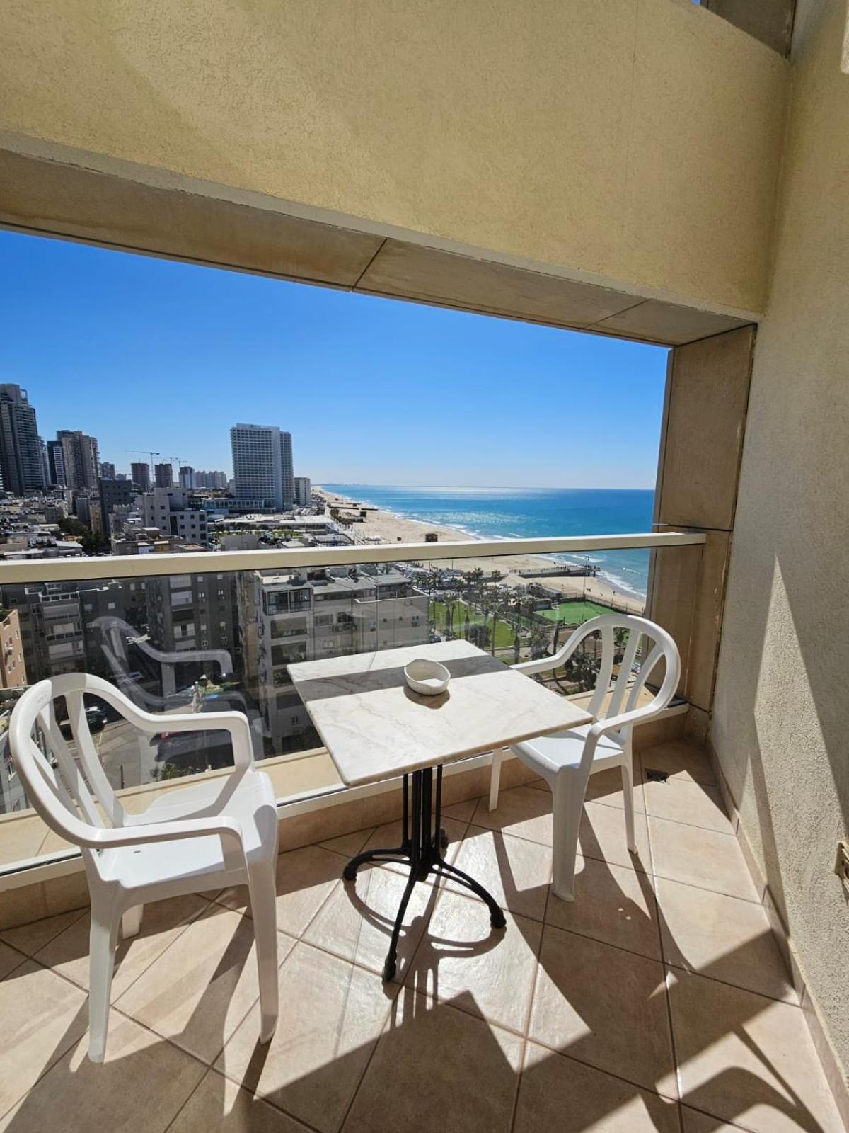 Go To Apartments In Leonardo Bat Yam Ngoại thất bức ảnh